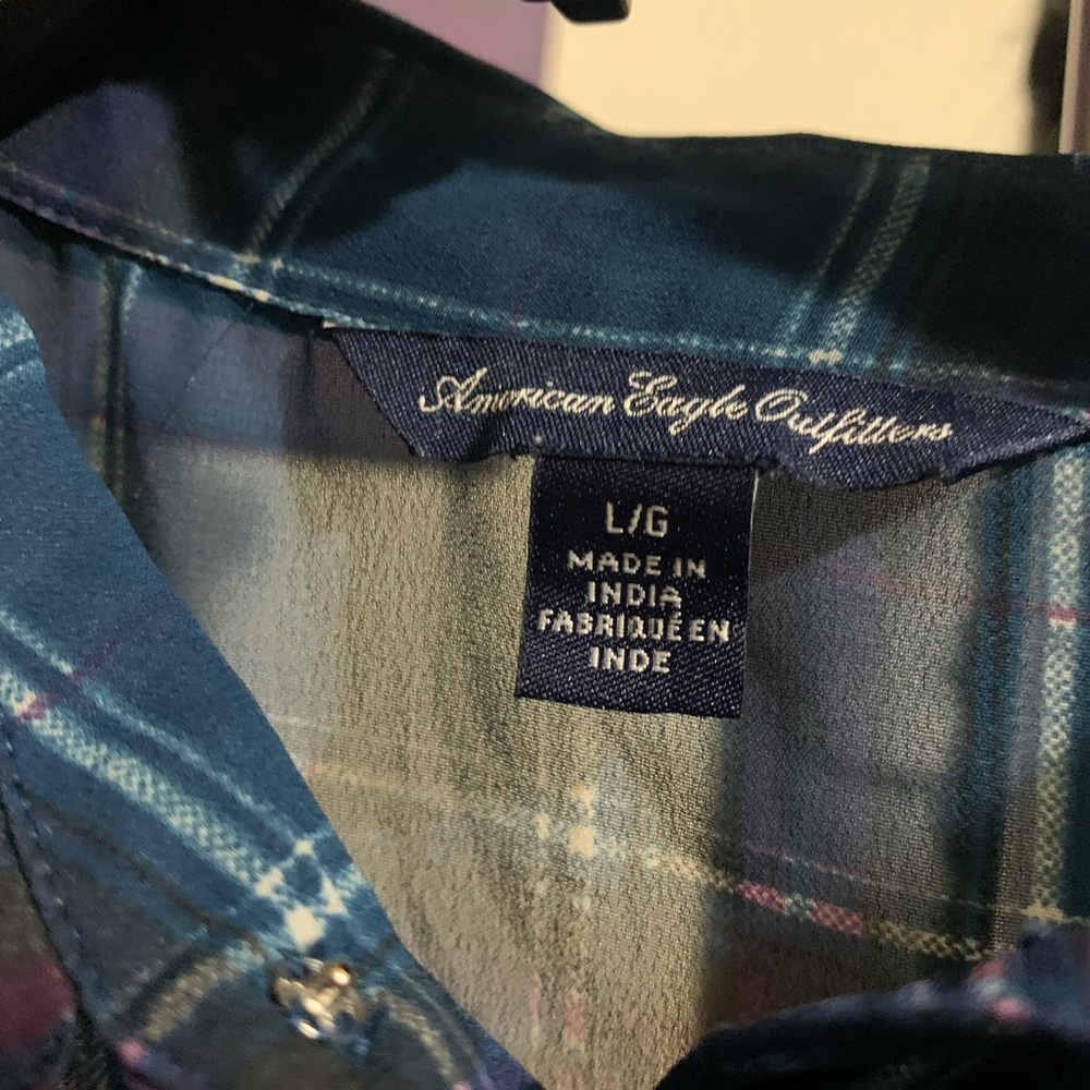 Juniors L - sheer and sleeveless shirt